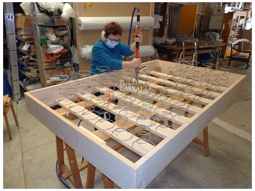 Sommier tapissier à ressorts - Julien Lassalle