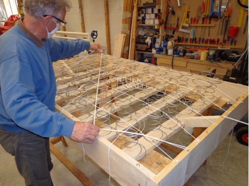 Sommier tapissier pour matelas de laine. Sommier tapissier à ressorts.