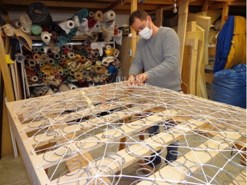 Sommier tapissier pour matelas de laine. Sommier tapissier à ressorts.