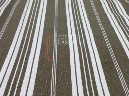 Sommier tapissier pour matelas de laine. Sommier tapissier à ressorts.