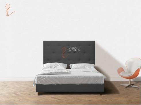 Tête de lit personnalisée Chloé, finition boutonnée.