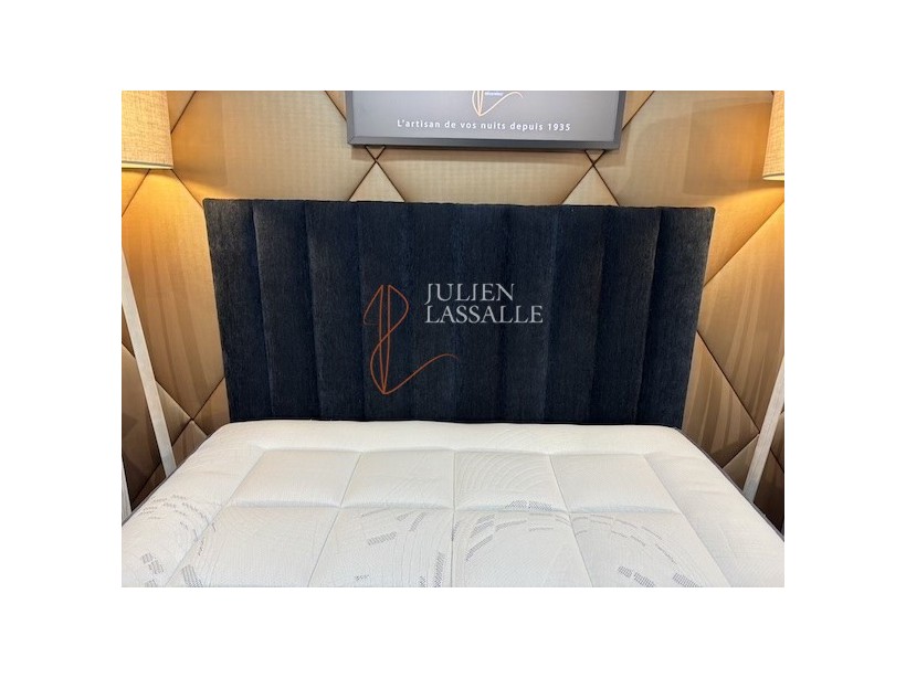 Tête de lit personnalisée, finition bandes verticales.