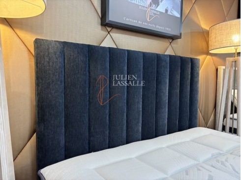 Tête de lit personnalisée, finition bandes verticales.