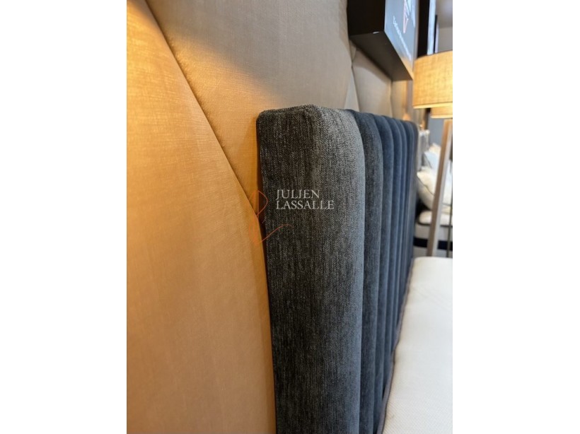 Tête de lit personnalisée, finition bandes verticales.