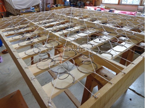 Sommier tapissier pour matelas de laine. Sommier tapissier à ressorts.